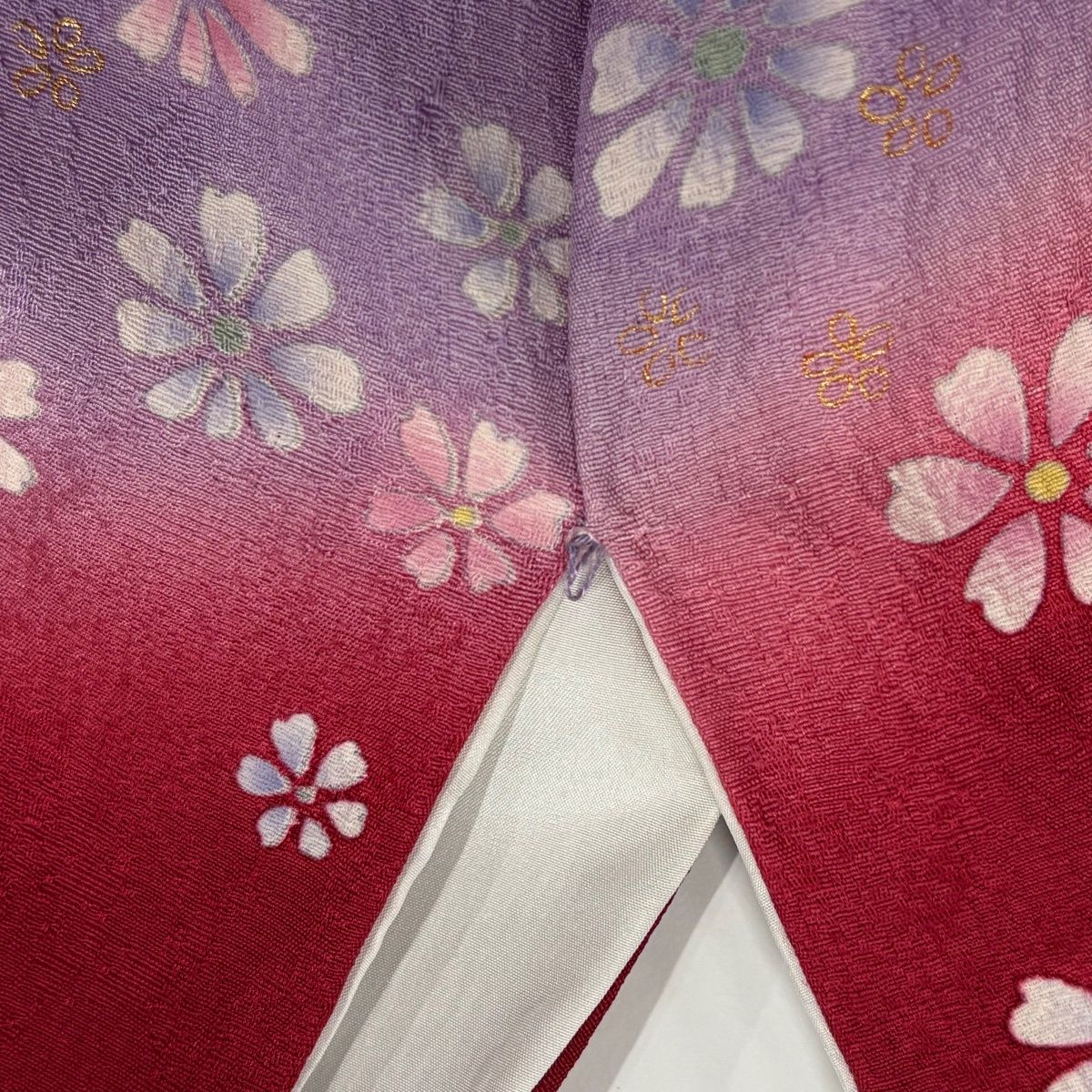  振袖 身丈164 cm 裄丈70 L 袷 鈴乃屋 桜 鞠 金彩 ぼかし 赤 正絹 振袖 着物