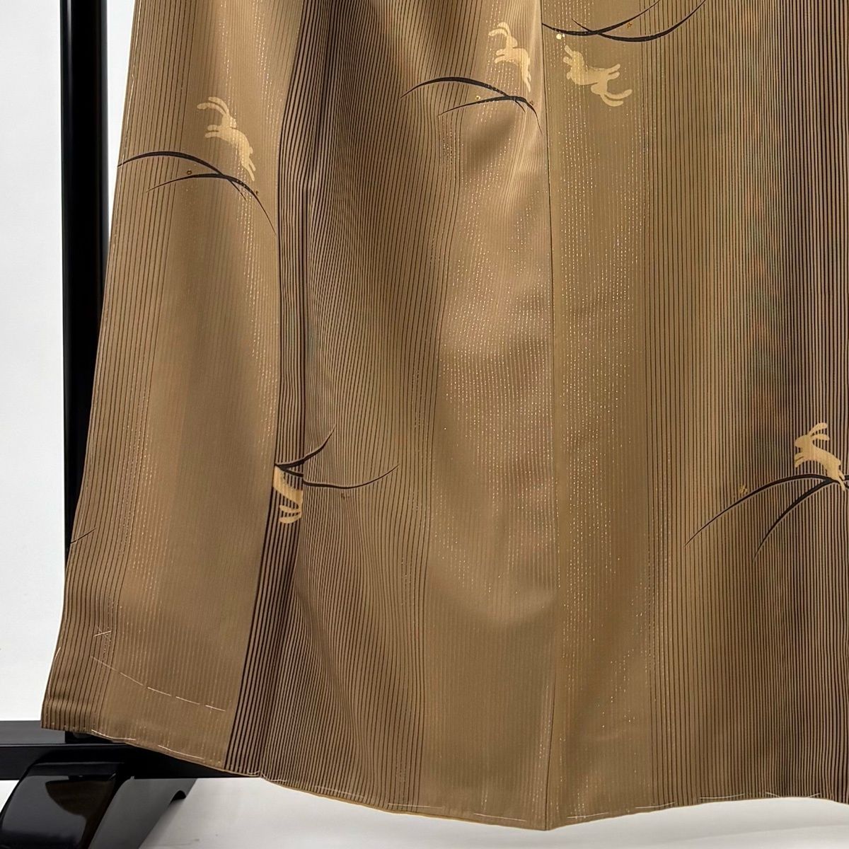 小紋 身丈163 cm 裄丈68.5 L 袷 うさぎ 縦縞 金彩 銀通し 茶色 正絹 名品