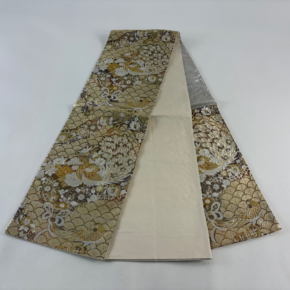 美品】 袋帯 秀品 孔雀 若松 金糸 箔 金色 六通 正絹 【中古】 - メルカリ