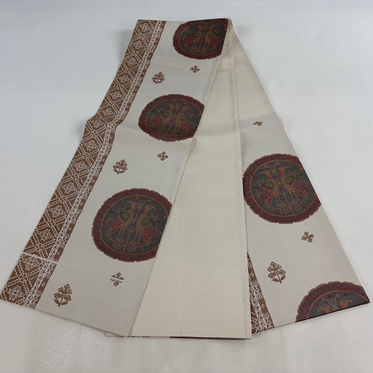 美品】 袋帯 秀品 紬地 鳥 幾何学模様 灰白 六通 正絹 【中古】 - メルカリ