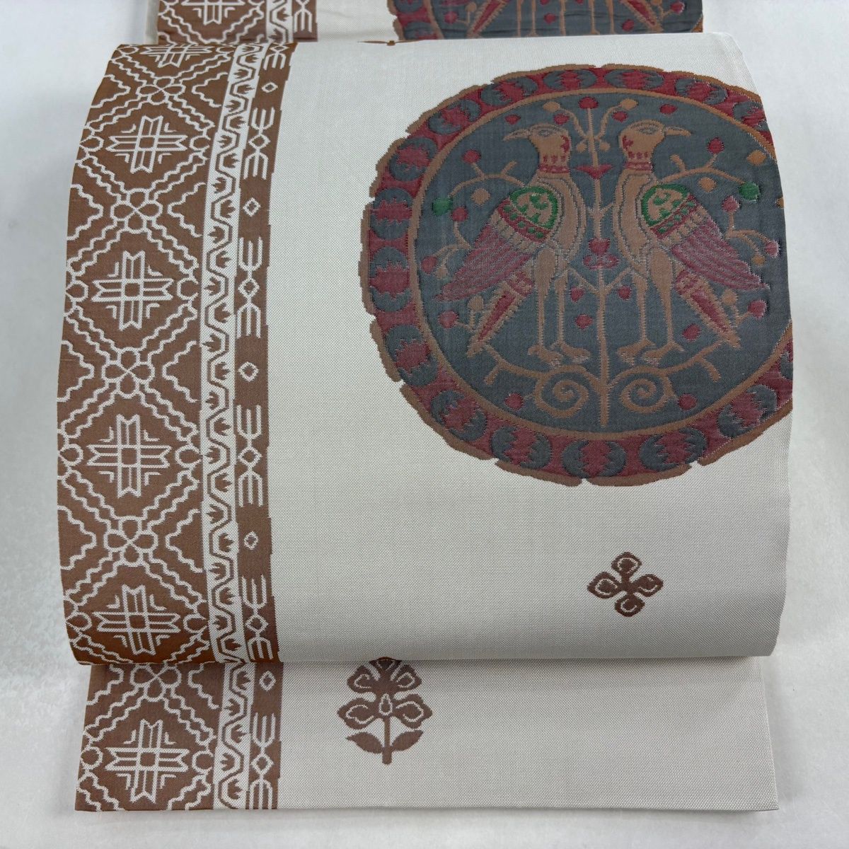 美品】 袋帯 秀品 紬地 鳥 幾何学模様 灰白 六通 正絹 【中古】 - メルカリ