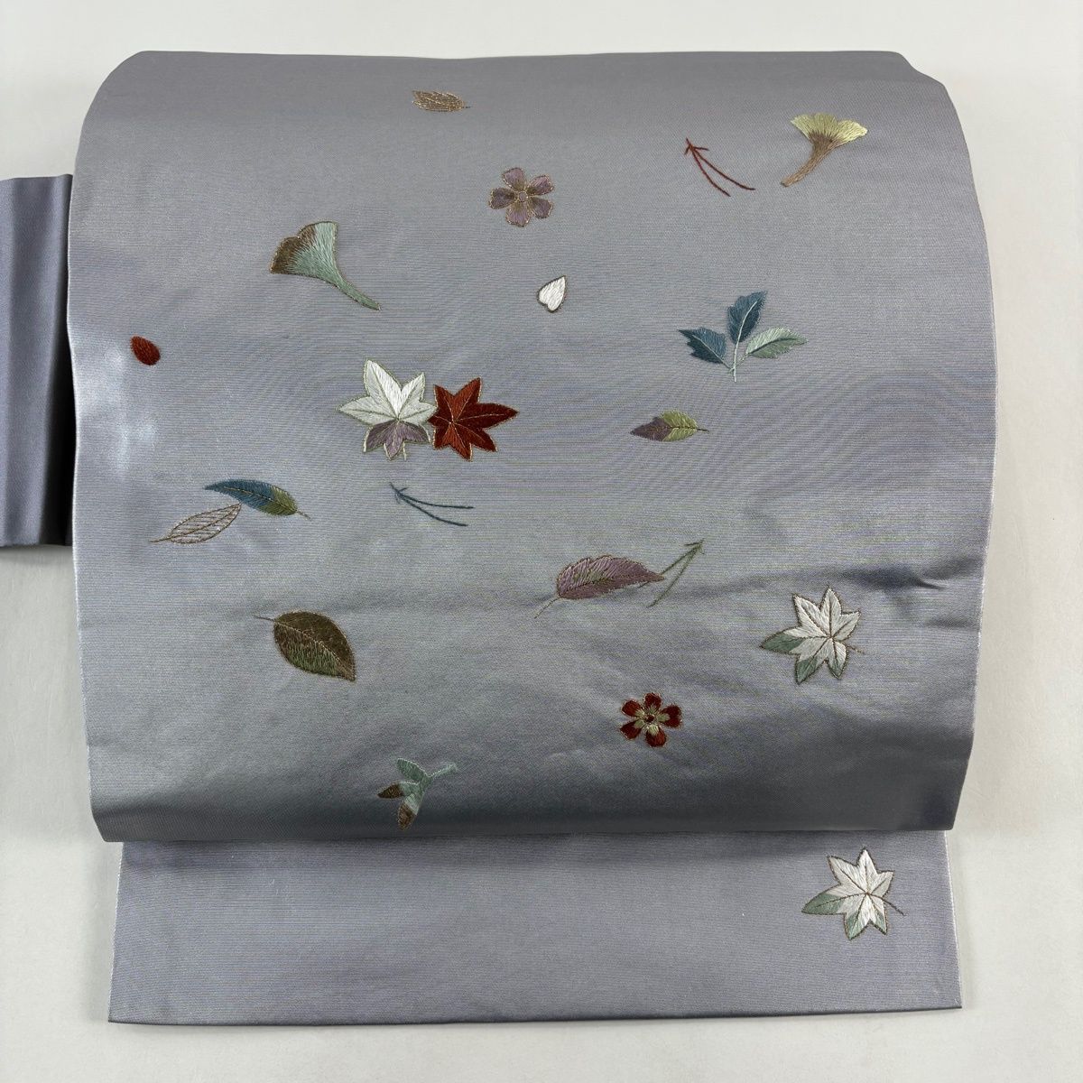 名古屋帯 秀品 楓 桜 箔 金糸 灰色 正絹