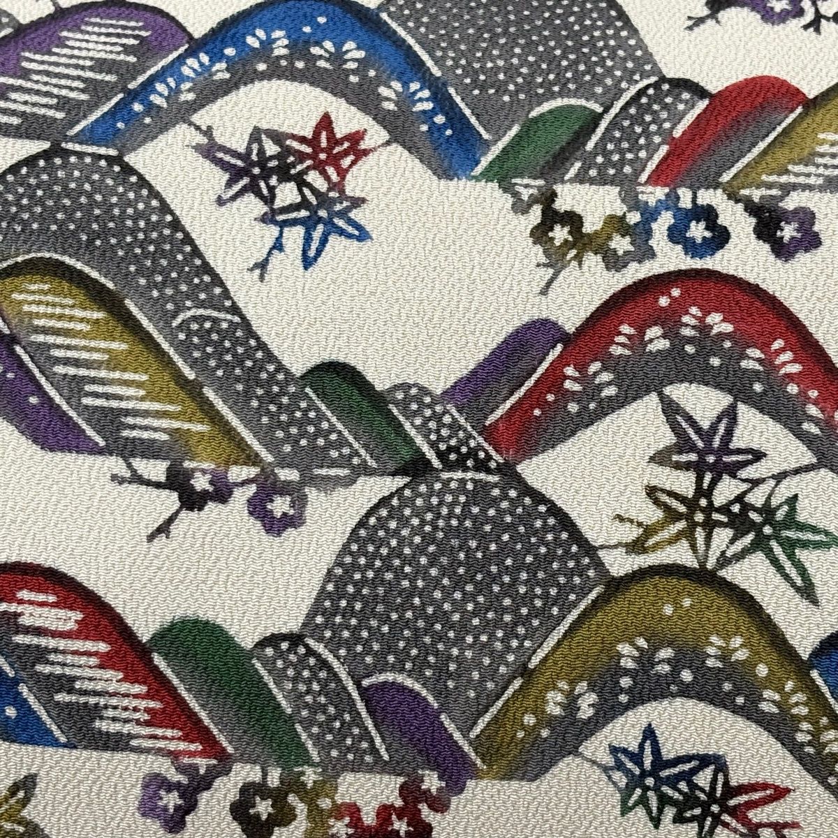 開き名古屋帯 名品 落款 剣持晃玄 型絵染 江戸型絵草木染 山なみ 梅竹 縮緬 クリーム 正絹