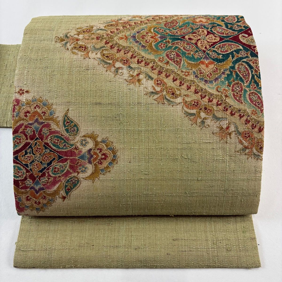 名古屋帯 落款 紬地 ペイズリー 草花 金彩 抹茶色 正絹