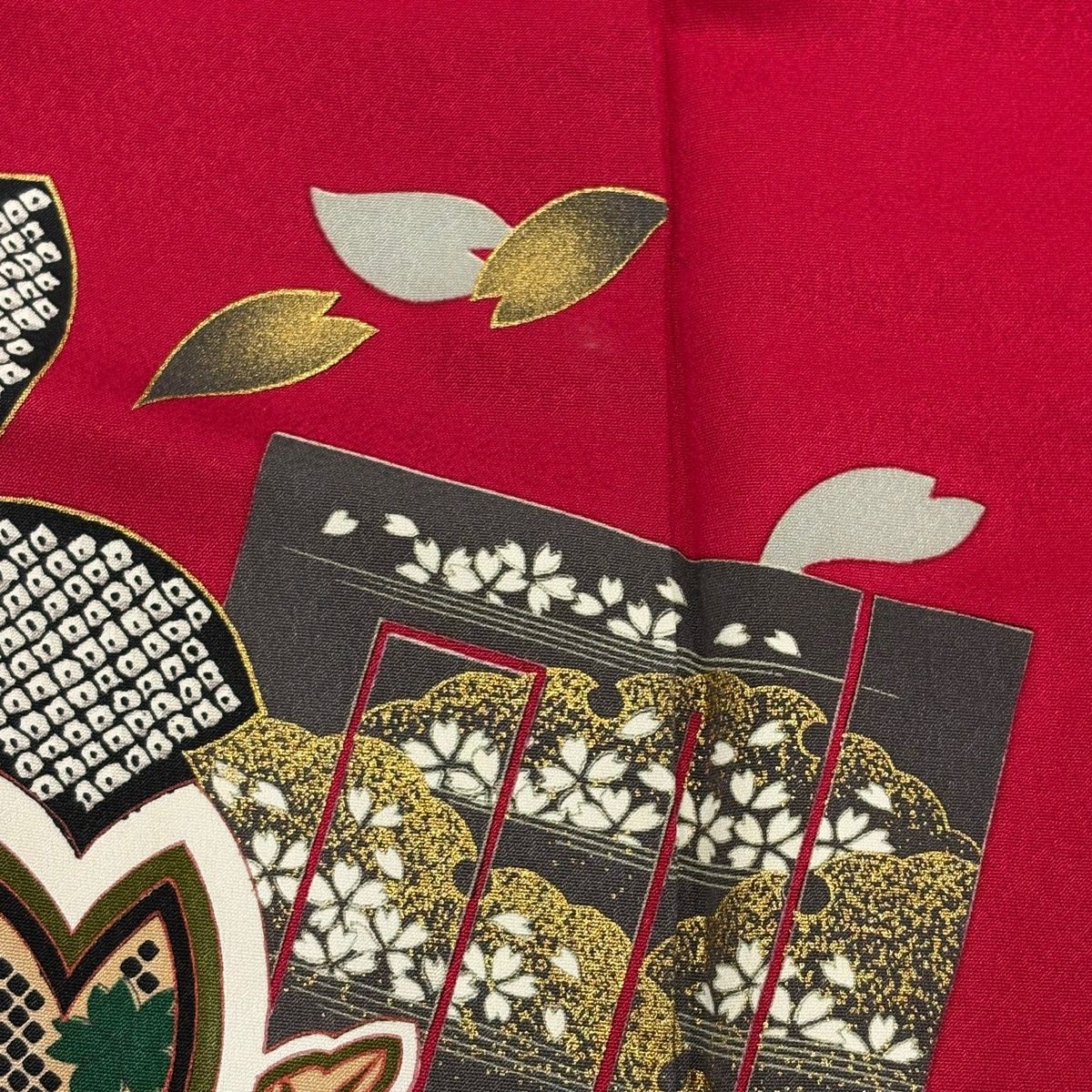  振袖 身丈161.5 cm 裄丈65 M 袷 落款 桜 源氏香 金糸 金彩 茜色 正絹 秀品 振袖 着物