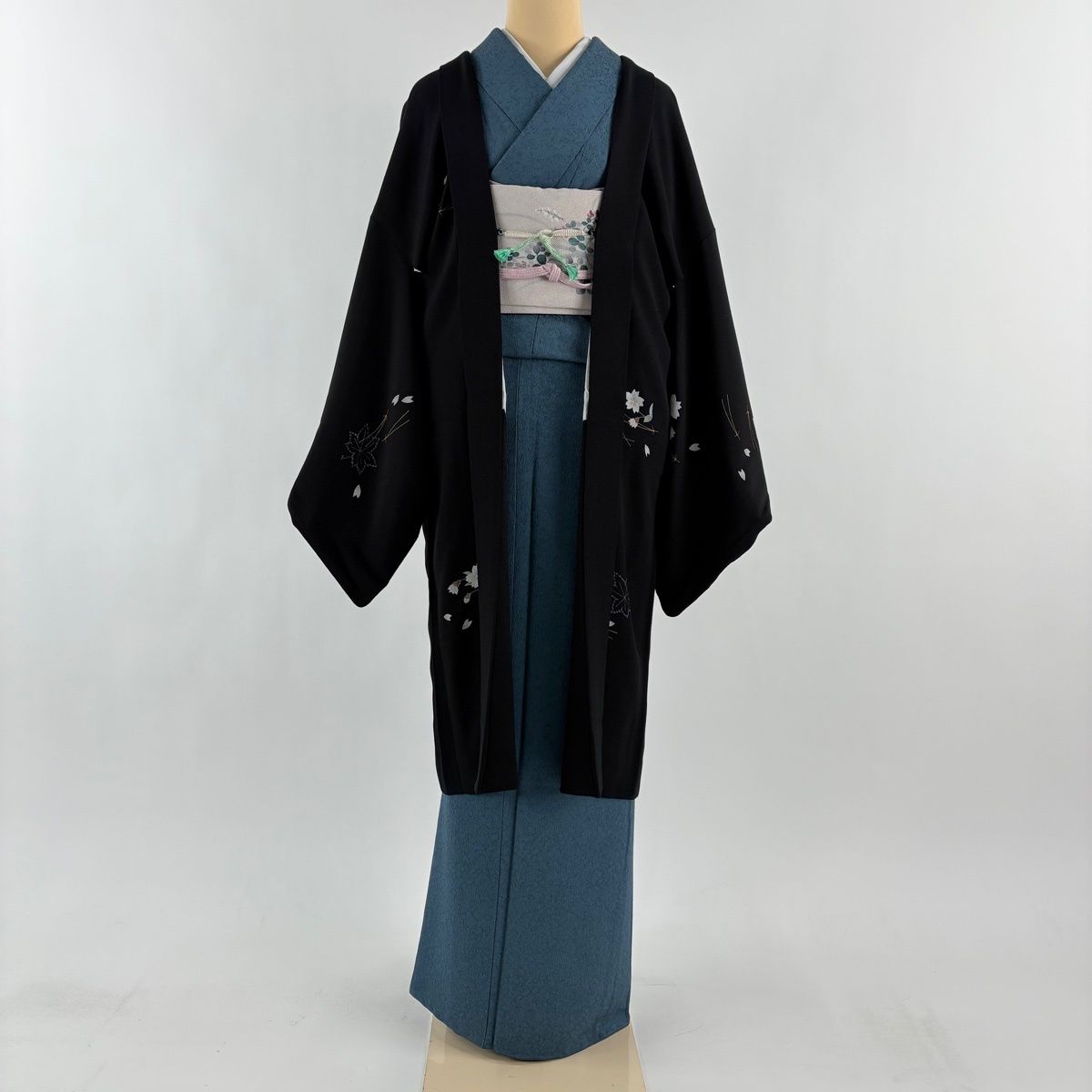 羽織 身丈102 cm 裄丈71 L 松葉 桜 縮緬 黒 正絹 秀品