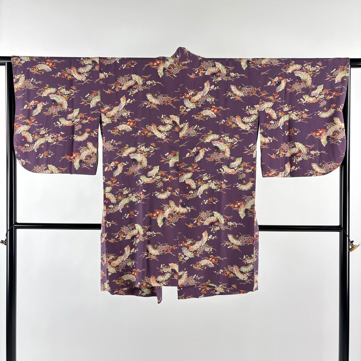 道中着 身丈90 cm 裄丈66.5 M 和装コート 扇 松梅 縮緬 金彩 紫 正絹 秀品