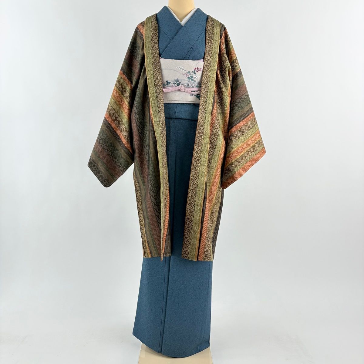 羽織 身丈102.5 cm 裄丈68.5 L 大島紬地 鈴乃屋 証紙 縞 幾何学模様 茶緑色 正絹 秀品