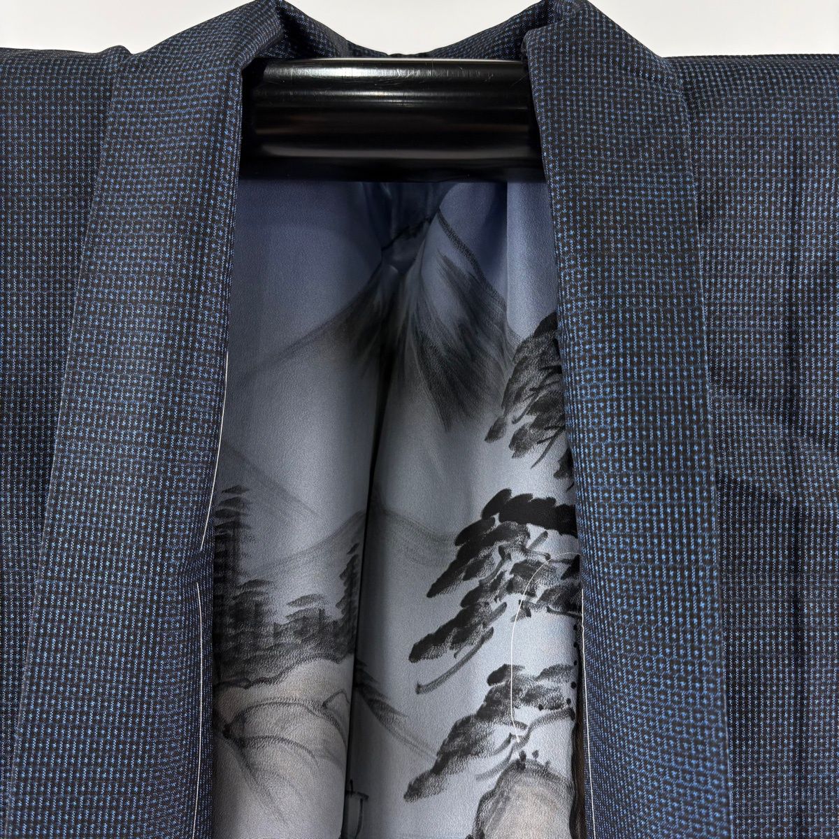 男着物 身丈102 cm 裄丈75 5 L 羽織 大島紬地 証紙 亀甲絣 紺色 正絹 秀品