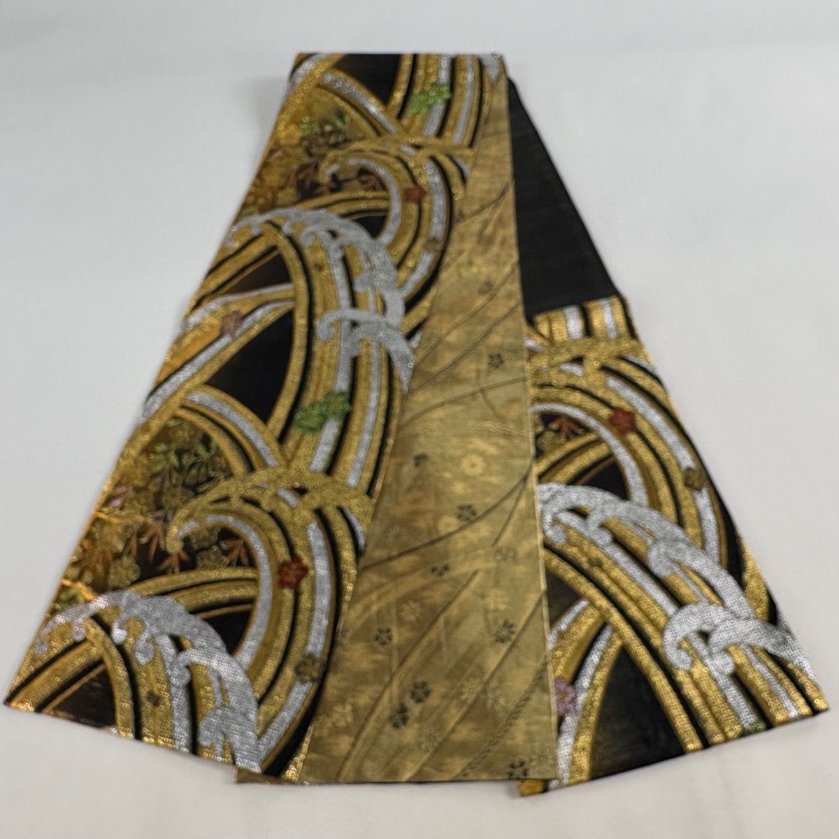 袋帯 秀品 波頭 桜 箔 金糸 黒 六通 正絹 【中古】 - メルカリ