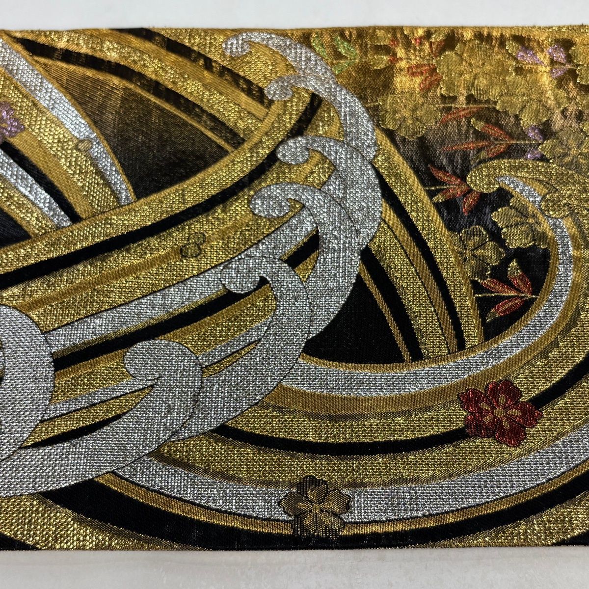 袋帯 秀品 波頭 桜 箔 金糸 黒 六通 正絹 【中古】 - メルカリ
