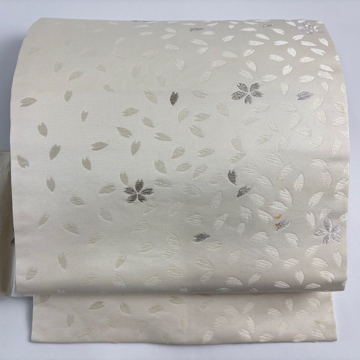 名古屋帯 秀品 桜 花びら 銀糸 クリーム 正絹