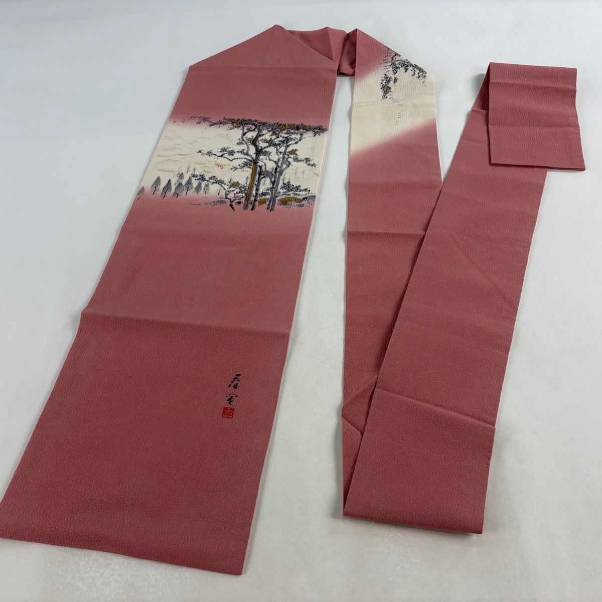 美品】 名古屋帯 秀品 落款 山科春宣 樹木 金彩 縮緬 ピンク 正絹