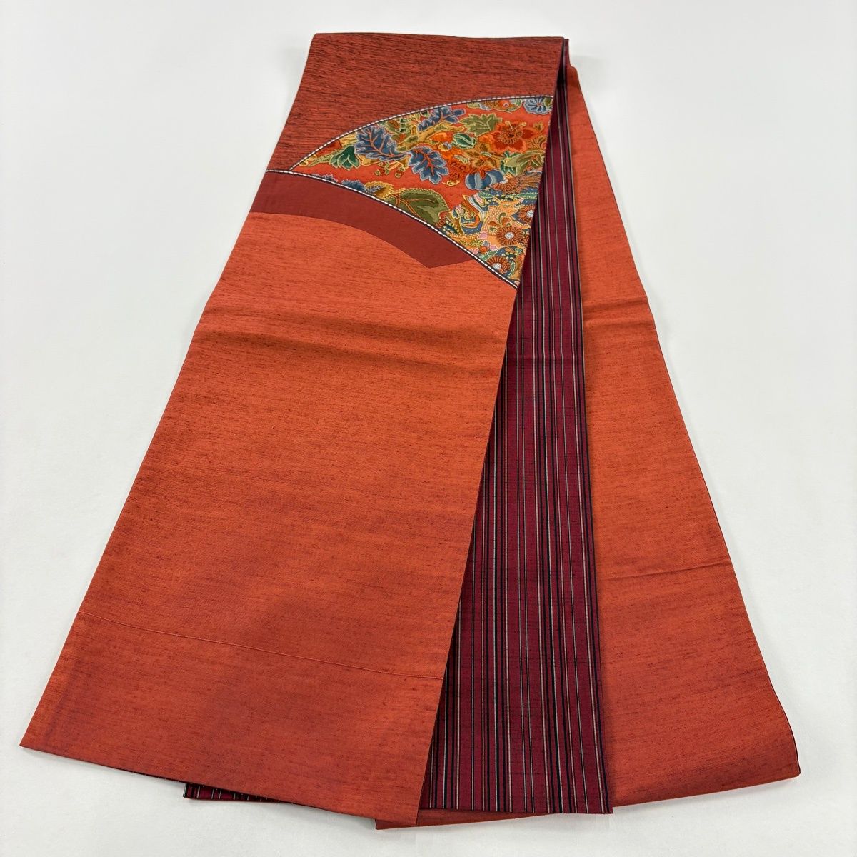 美品】 袋名古屋帯 秀品 紬地 草花 相良刺繍 茜色 正絹 【中古