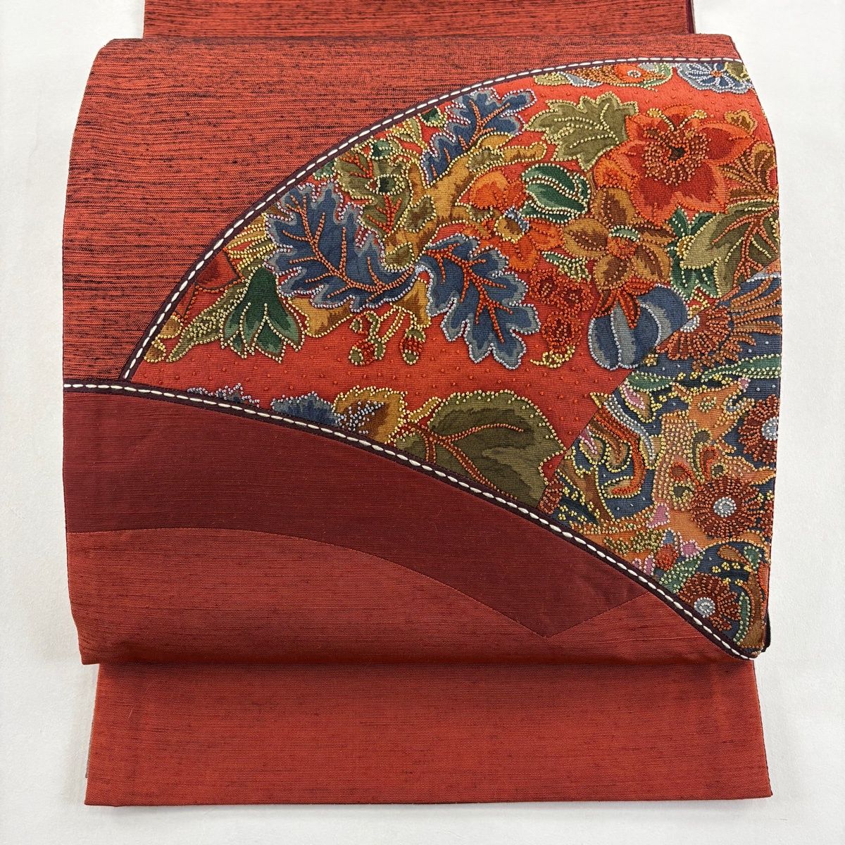 袋名古屋帯 秀品 紬地 草花 相良刺繍 茜色 正絹