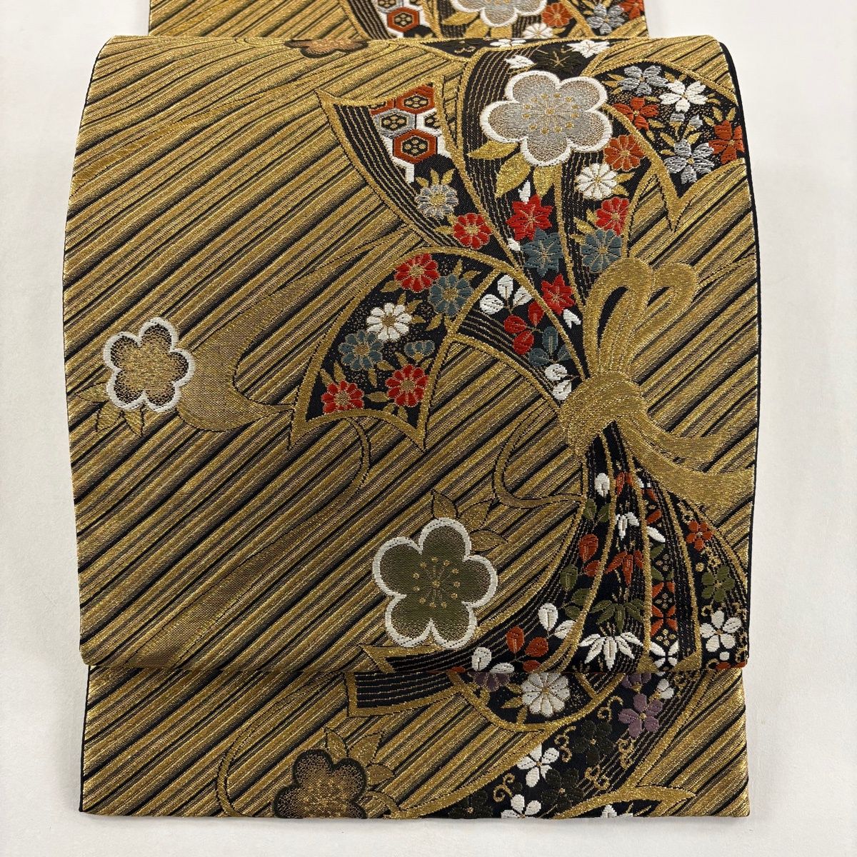 美品】 袋帯 秀品 束ね熨斗 草花 金銀糸 刺繍 金色 六通 正絹 【中古