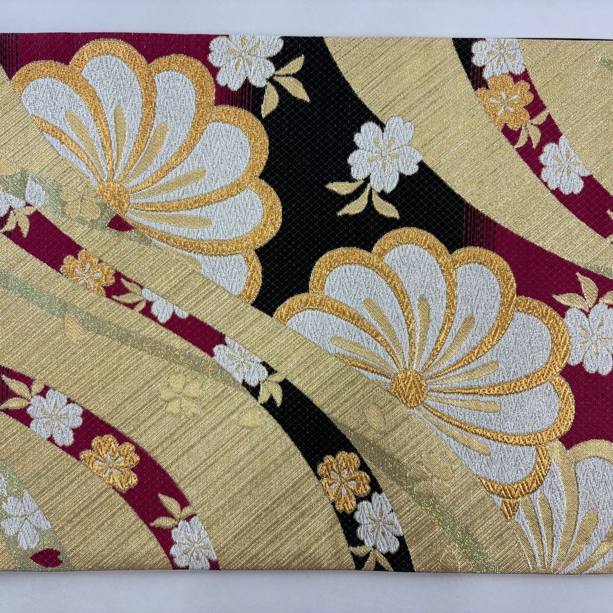 袋帯　6通帯　正絹　金銀糸 袋帯 秀品 桜 熨斗 金銀糸 箔 金色 六通 正絹 【中古】 - メルカリ
