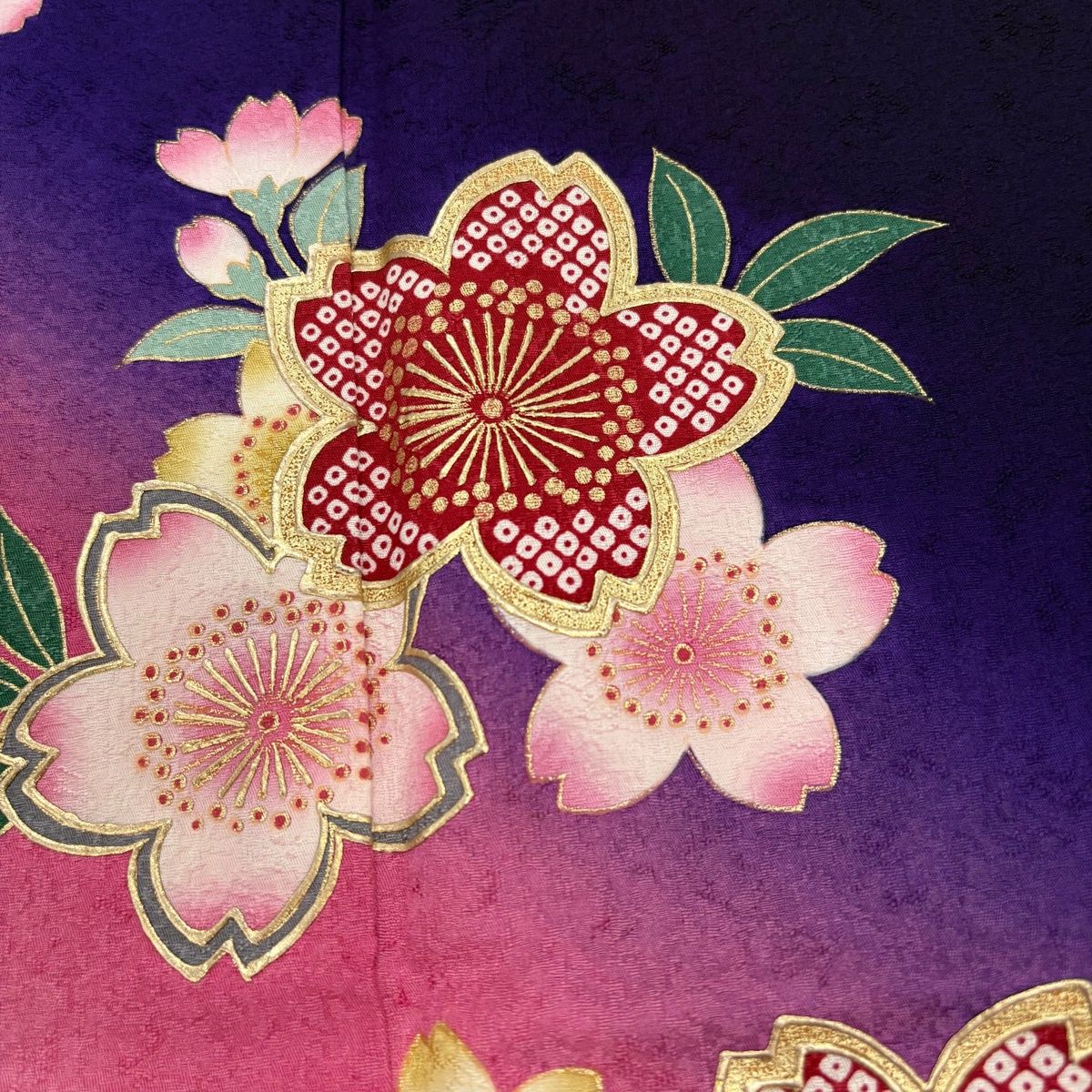 振袖 身丈169cm 裄丈71.5cm L 袷 鈴乃屋 桜 花びら 金彩 染め分け 濃紫