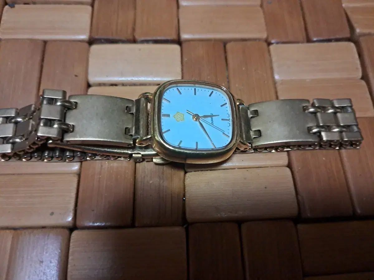 ヴィンテージ ゴールド スクエア リストウォッチ
