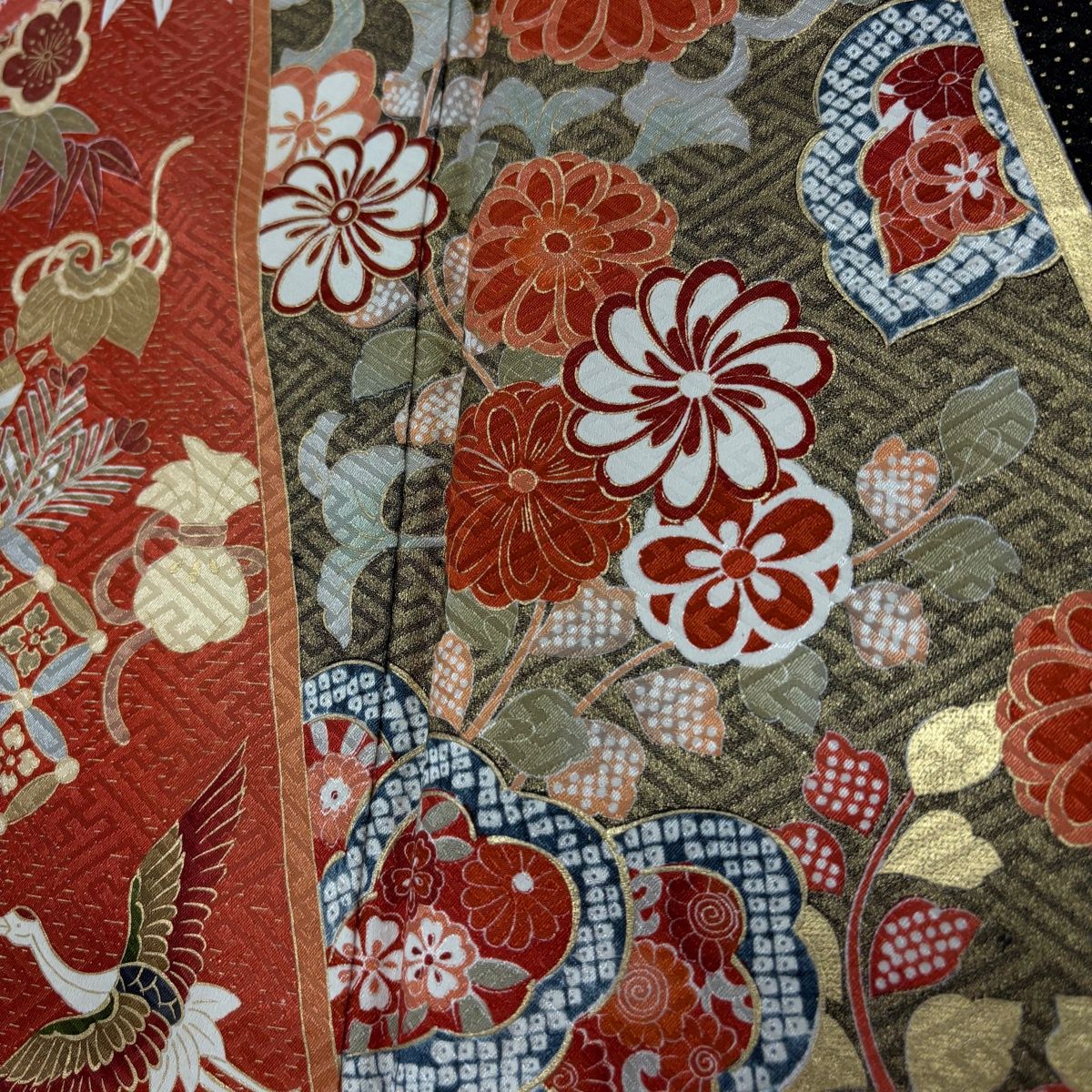  振袖 身丈163 cm 裄丈67 M 袷 草花 宝尽くし 金彩 絞り 朱色 正絹 秀品 振袖 着物