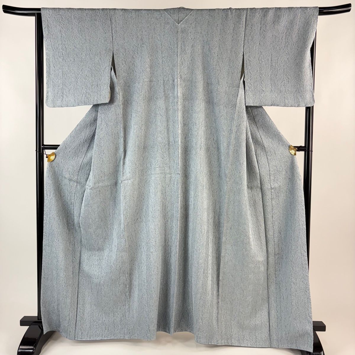 縮緬　縞小紋　丈161.5 裄67.5 きれいめ 小紋 身丈161.5cm 裄丈67.5cm L 袷 縞 絞り 青灰色 正絹 秀品 【中古