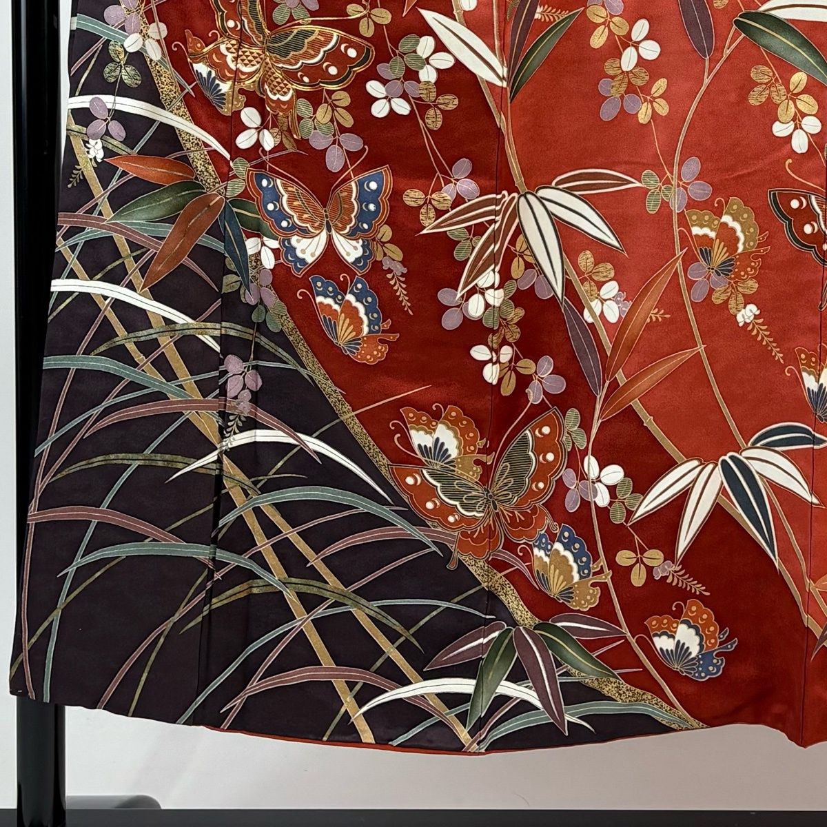 振袖 身丈150 cm 裄丈63 S 袷 蝶 萩 金彩 金糸 茜色 正絹 秀品