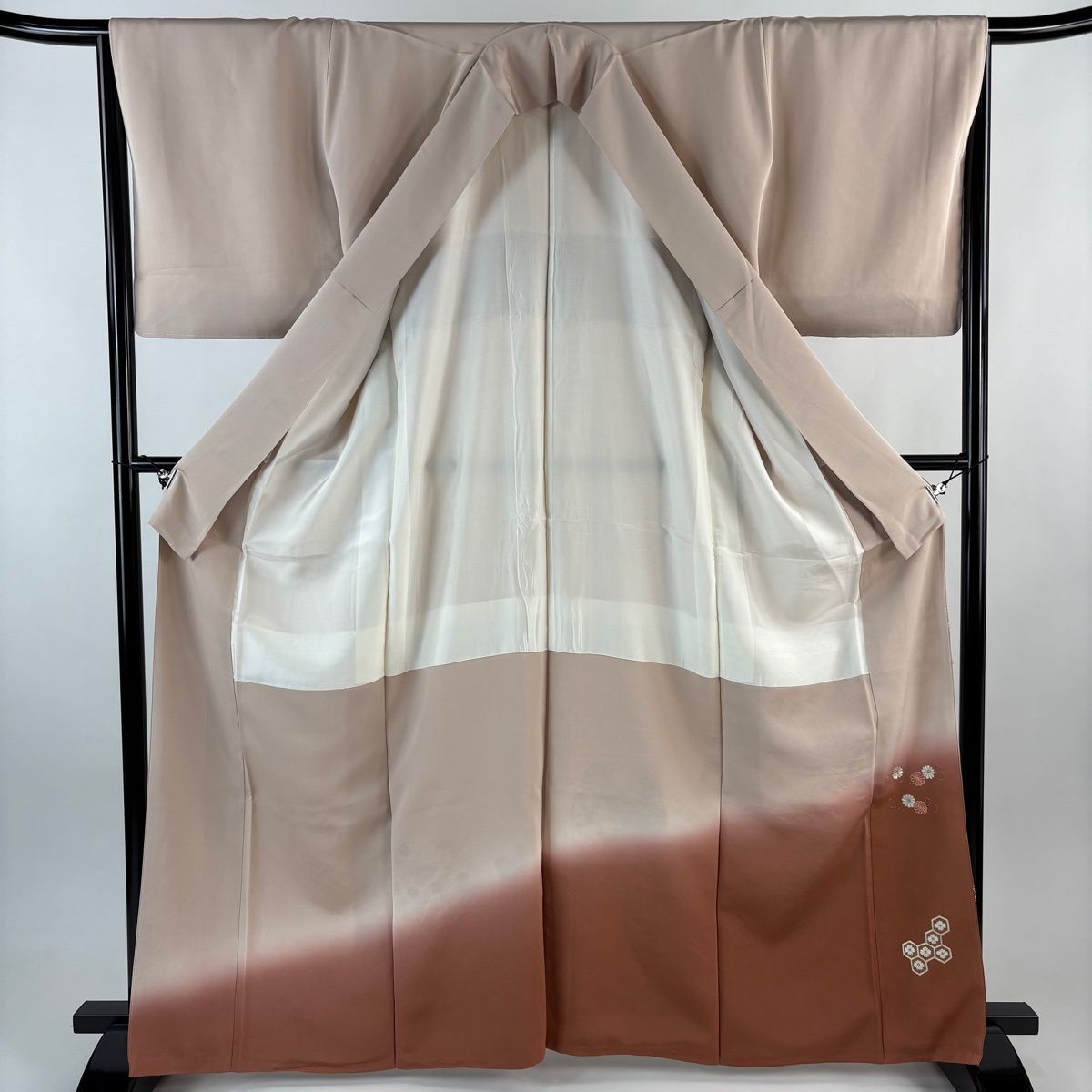  色留袖 身丈165 cm 裄丈65 5 M 袷 草花 宝尽くし 金糸 刺繍 薄ピンク 正絹 秀品 三つ紋 色留袖 着物