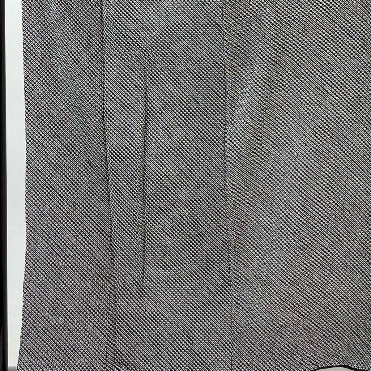 美品】 小紋 身丈154cm 裄丈64cm M 袷 総絞り 黒 正絹 秀品 【中古