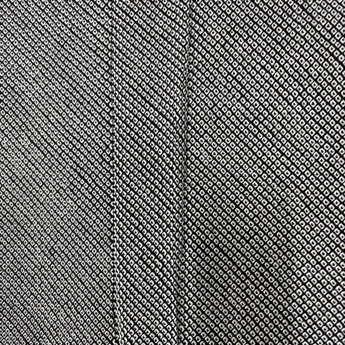 美品】 小紋 身丈154cm 裄丈64cm M 袷 総絞り 黒 正絹 秀品 【中古