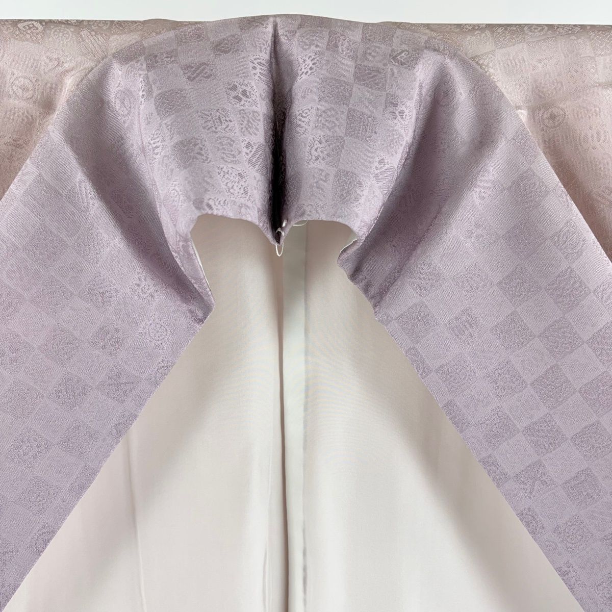  小紋 身丈160 cm 裄丈66 M 袷 地紋 ぼかし 薄紫 正絹 秀品 小紋 着物