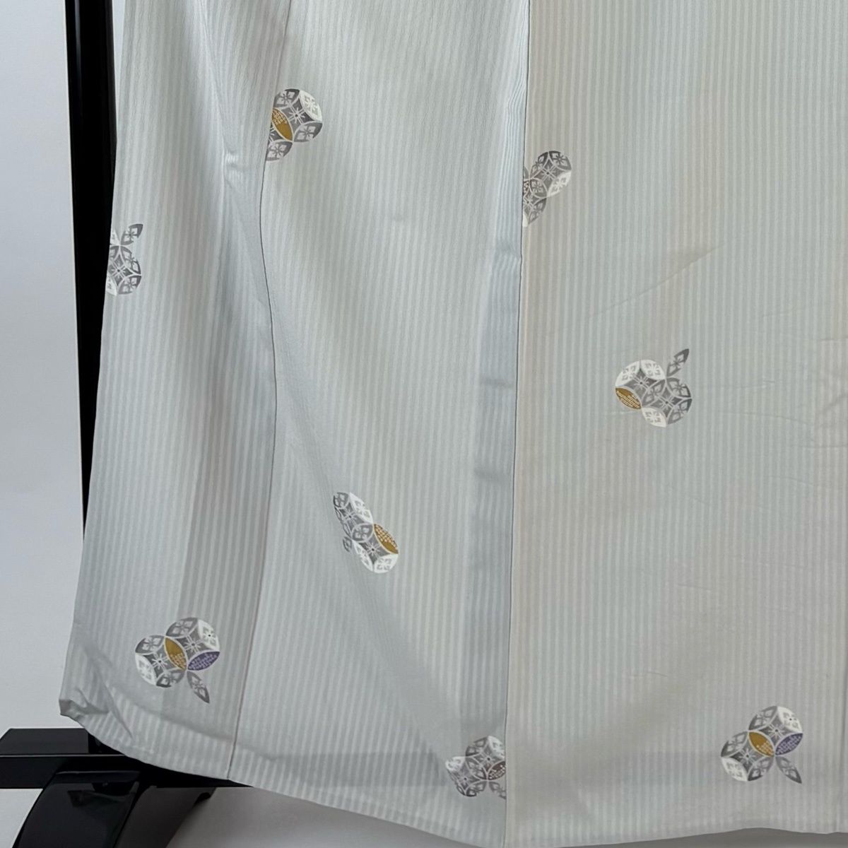 小紋 身丈162.5 cm 裄丈68 L 単衣 七宝文 縞 灰色 正絹 秀品