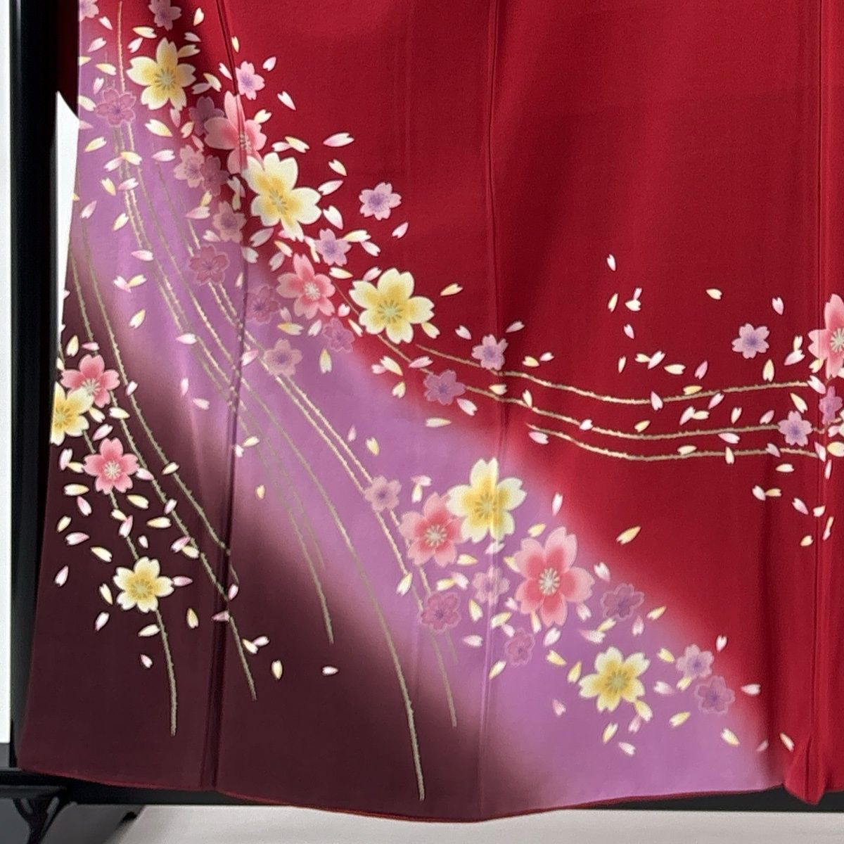 振袖 身丈159 cm 裄丈63 S 袷 桜 花びら 金彩 染め分け 赤 正絹 秀品