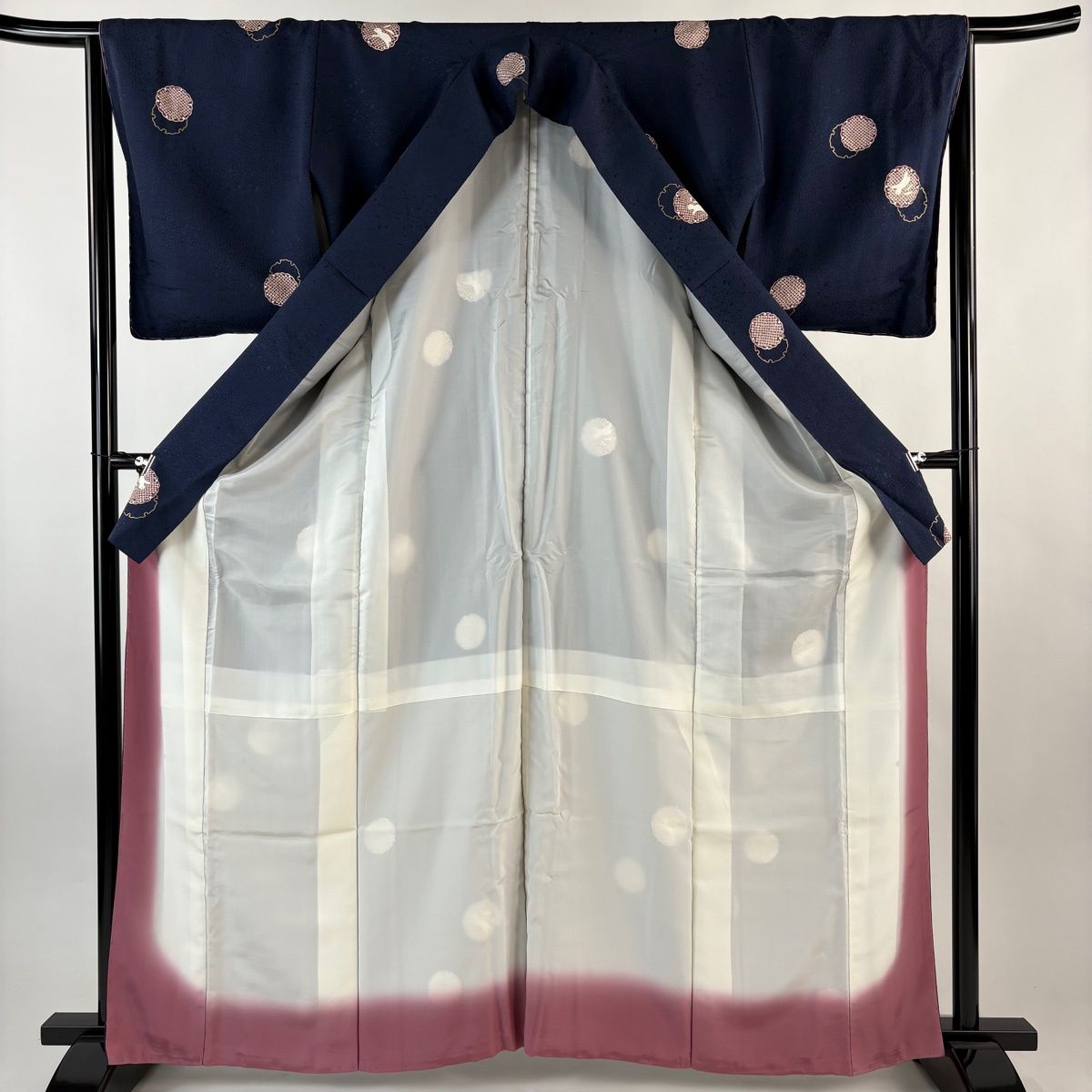  小紋 身丈162 cm 裄丈65 M 袷 やまと 雪輪 兎 金彩 紺色 正絹 秀品 小紋 着物