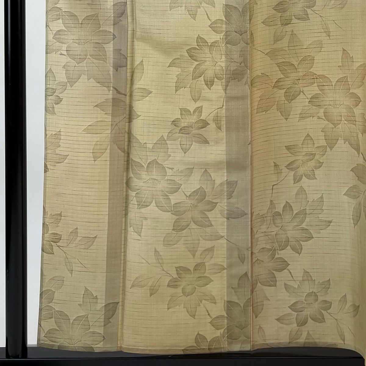 小紋 身丈159.5 cm 裄丈63 S 単衣 紬地 枝花 薄茶色 正絹 秀品