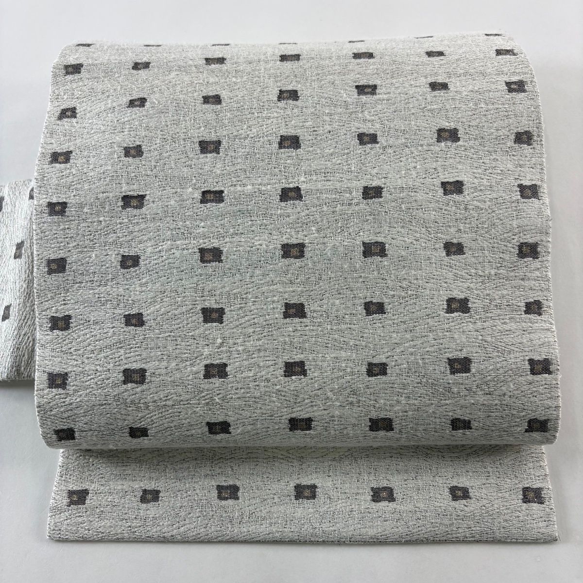 名古屋帯 関西仕立て 幾何学模様 刺繍 箔 灰白 正絹