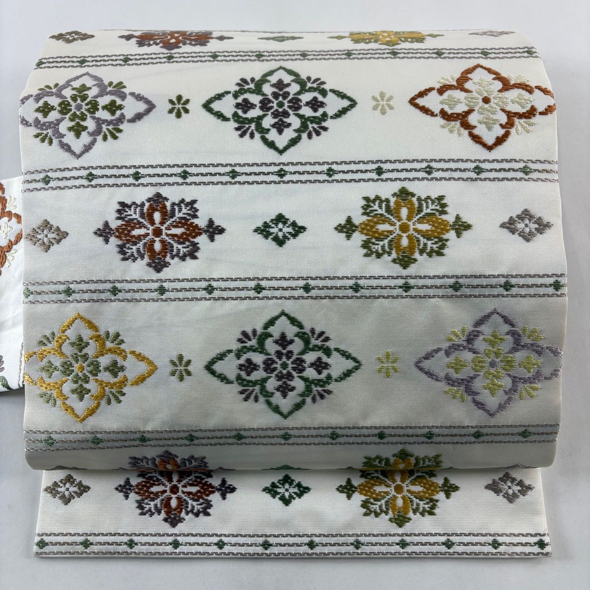 名古屋帯 華文 花 刺繍 クリーム 正絹