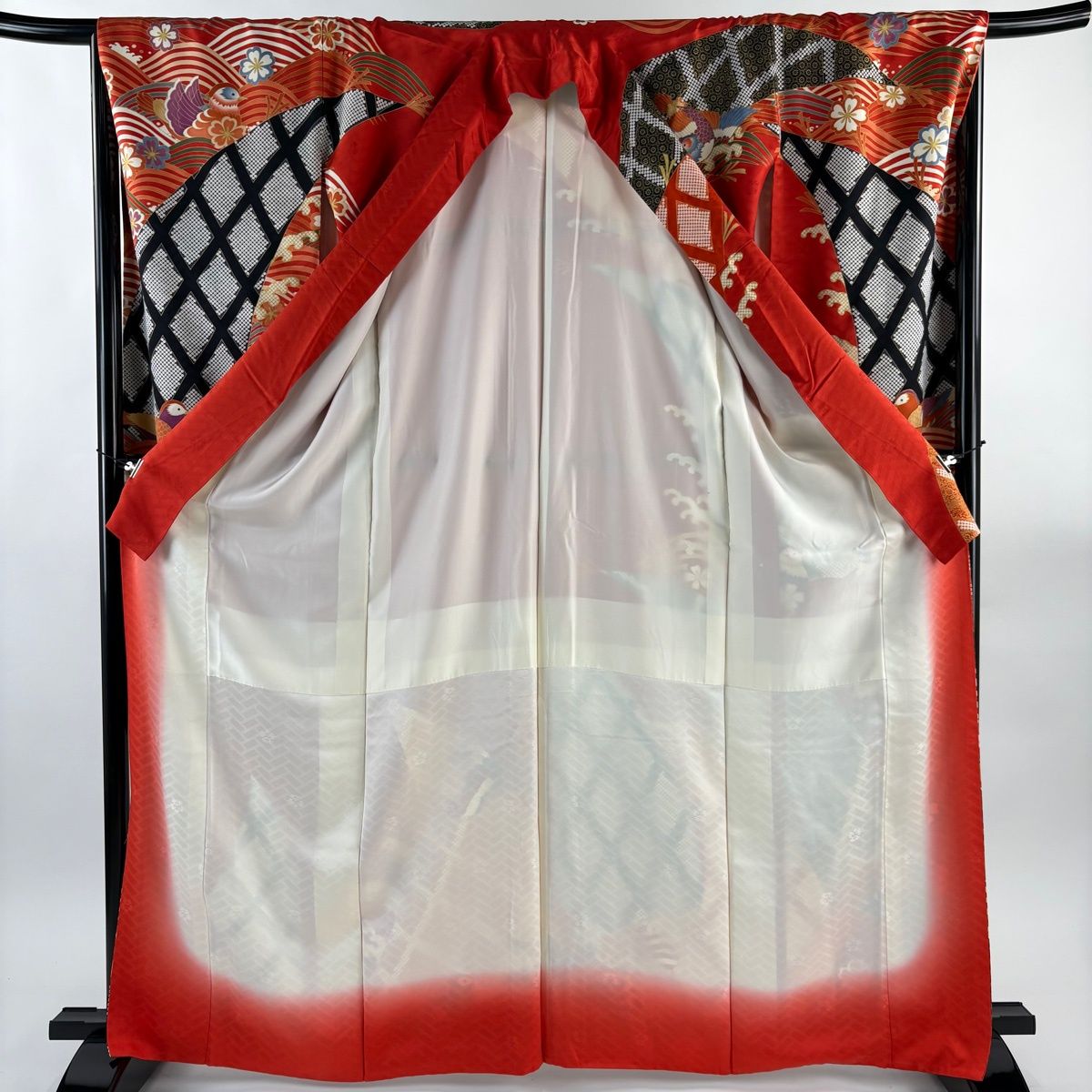  振袖 身丈166 cm 裄丈67.5 L 袷 吾妻徳穂 落款 鴛鴦 桜 金糸 金彩 朱色 正絹 名品 振袖 着物