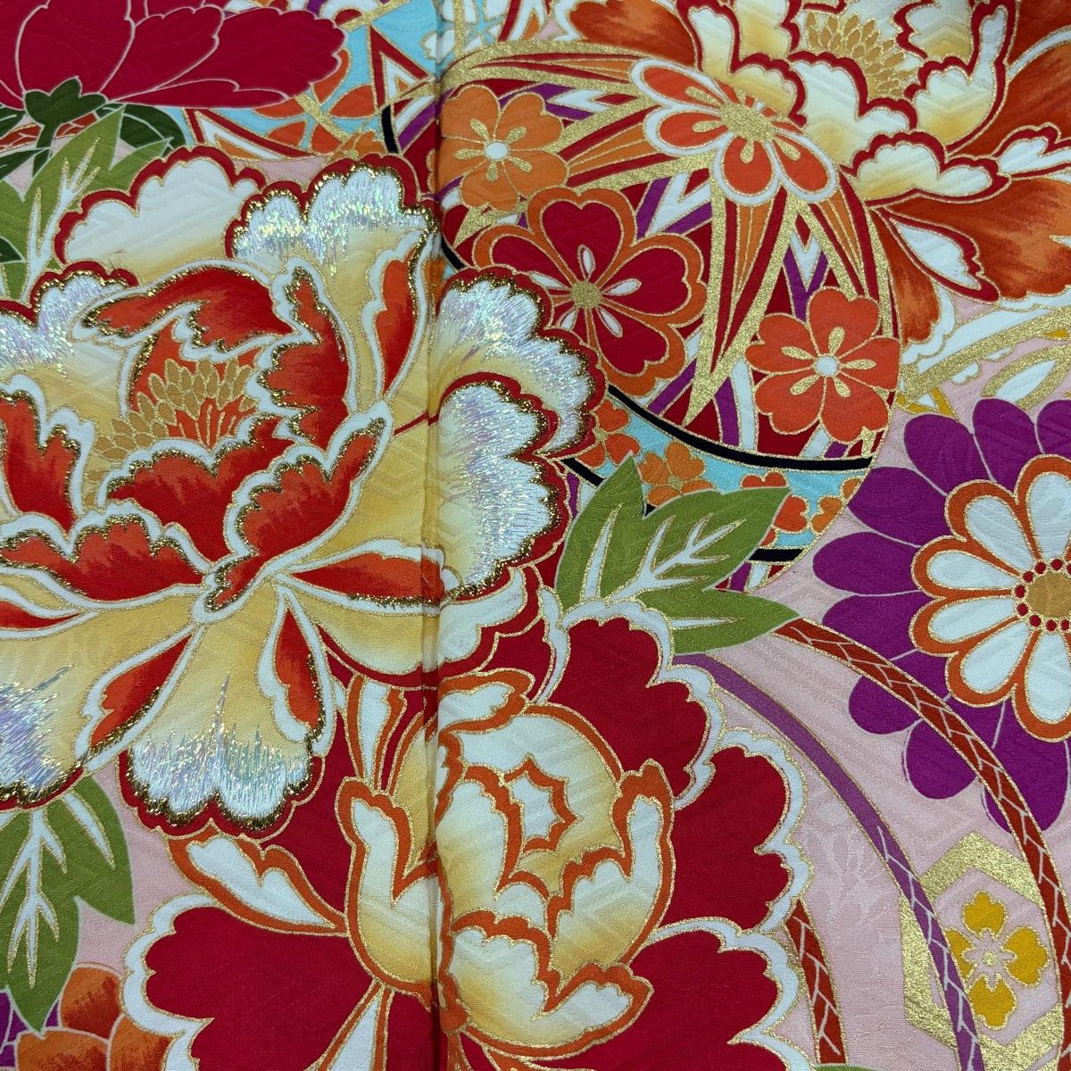 マトマト 赤×オレンジ 吉祥花々 振袖 身丈157 振袖 身丈164cm 裄丈67cm M 袷 手鞠 牡丹 箔 金彩 ピンク 正絹 名品
