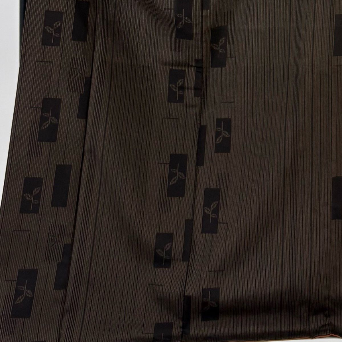 紬 身丈175 cm 裄丈69 L 袷 柿渋染 本しぼ絣 証紙 縞 葉柄 焦茶色 正絹