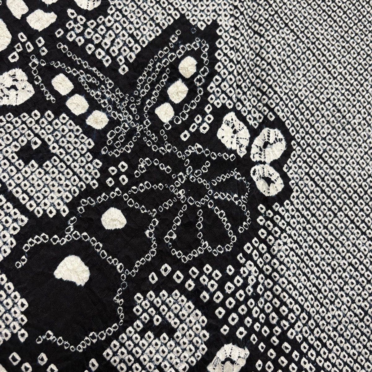 美品】 訪問着 身丈157cm 裄丈65cm M 袷 草花 蝶 総絞り 黒灰 正絹