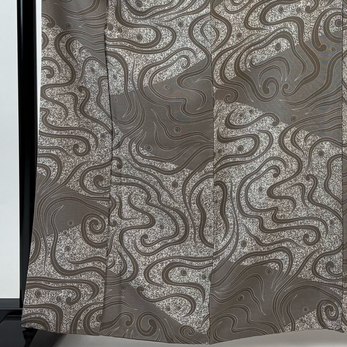 小紋 身丈163 cm 裄丈65 M 袷 小糸敏 落款 流水 幾何学模様 灰茶 正絹 名品
