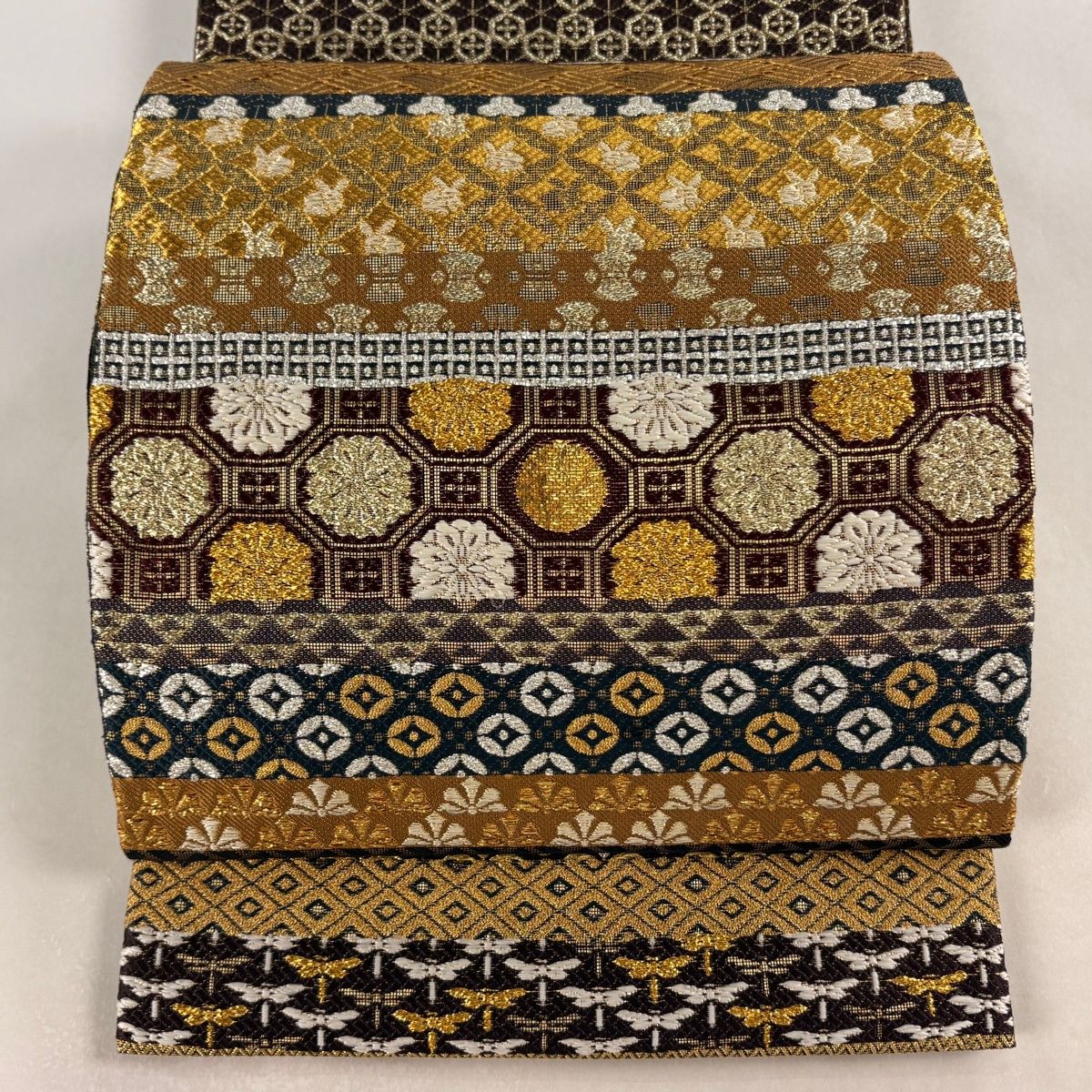 美品】 袋帯 逸品 誉田屋源兵衛 落款 誉文彫金 段縞 有職文様 金銀糸