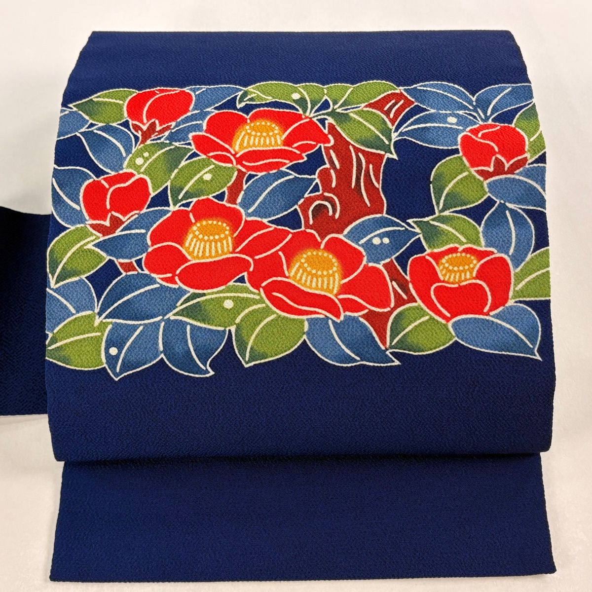 美品‼️染名古屋帯／縮緬／椿柄 美品】 名古屋帯 逸品 栗山吉三郎 落款 椿 縮緬 ぼかし 紺色 正絹