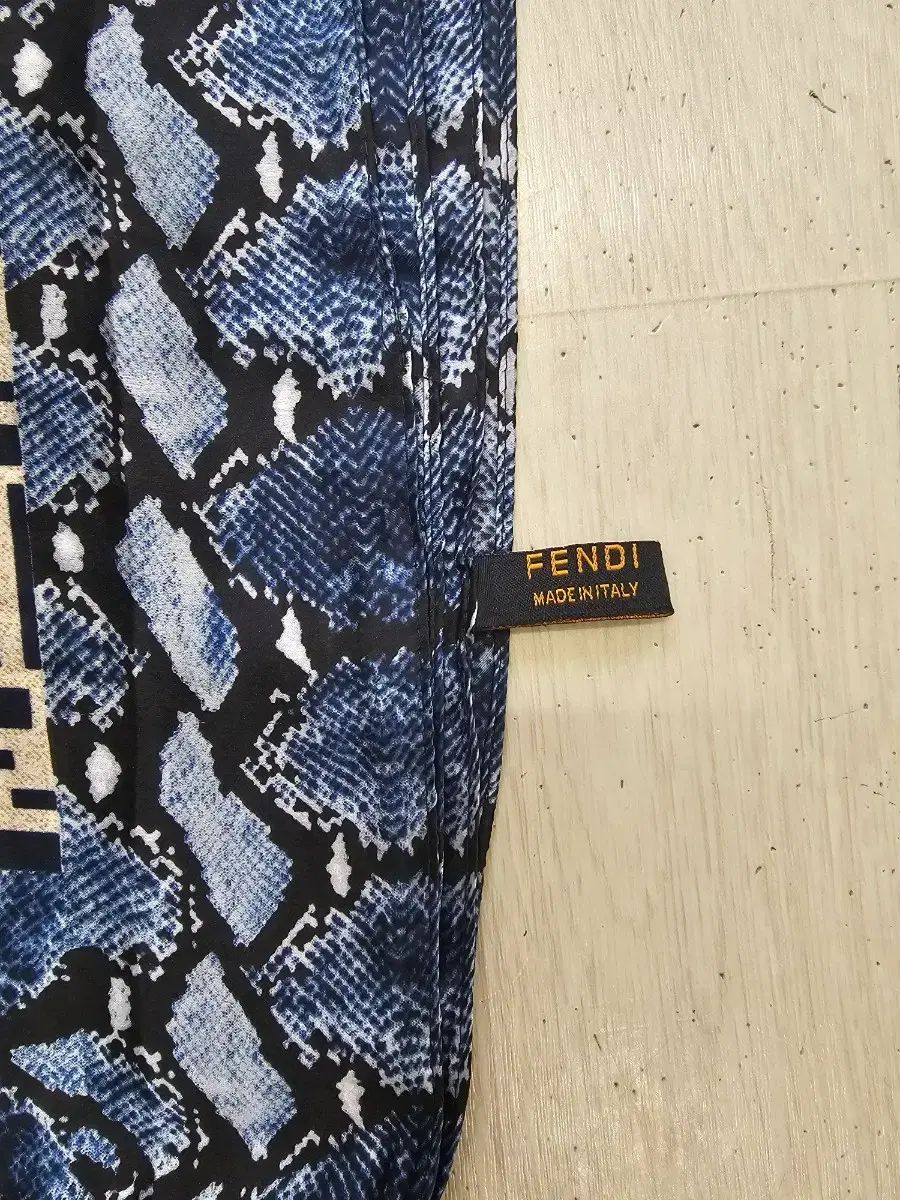  フェンディ シルクスカーフ 187 85 バンダナ スカーフ 小物