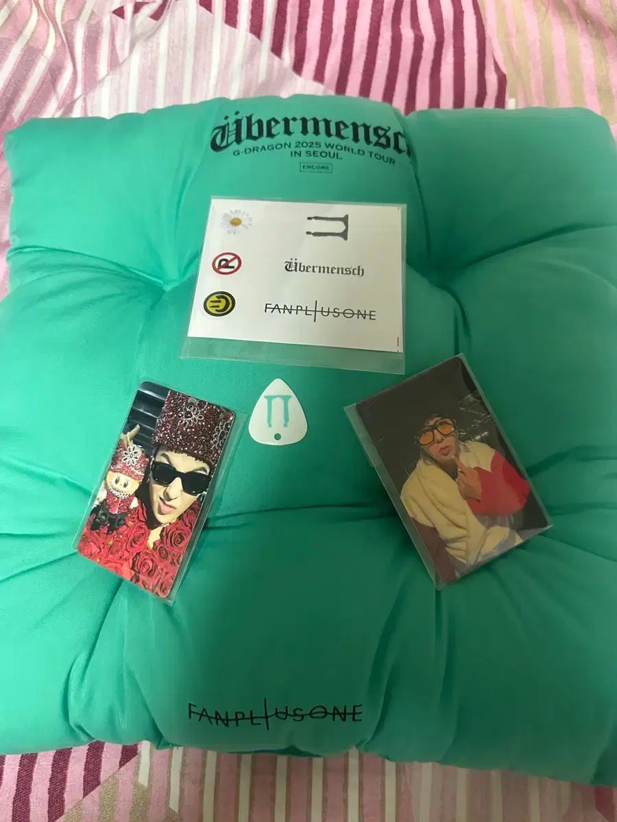 G DRAGON ジードラゴン ウィーバーマンズコンサート ラスコン グッズ クッション トレカ ステッカー ギターピック