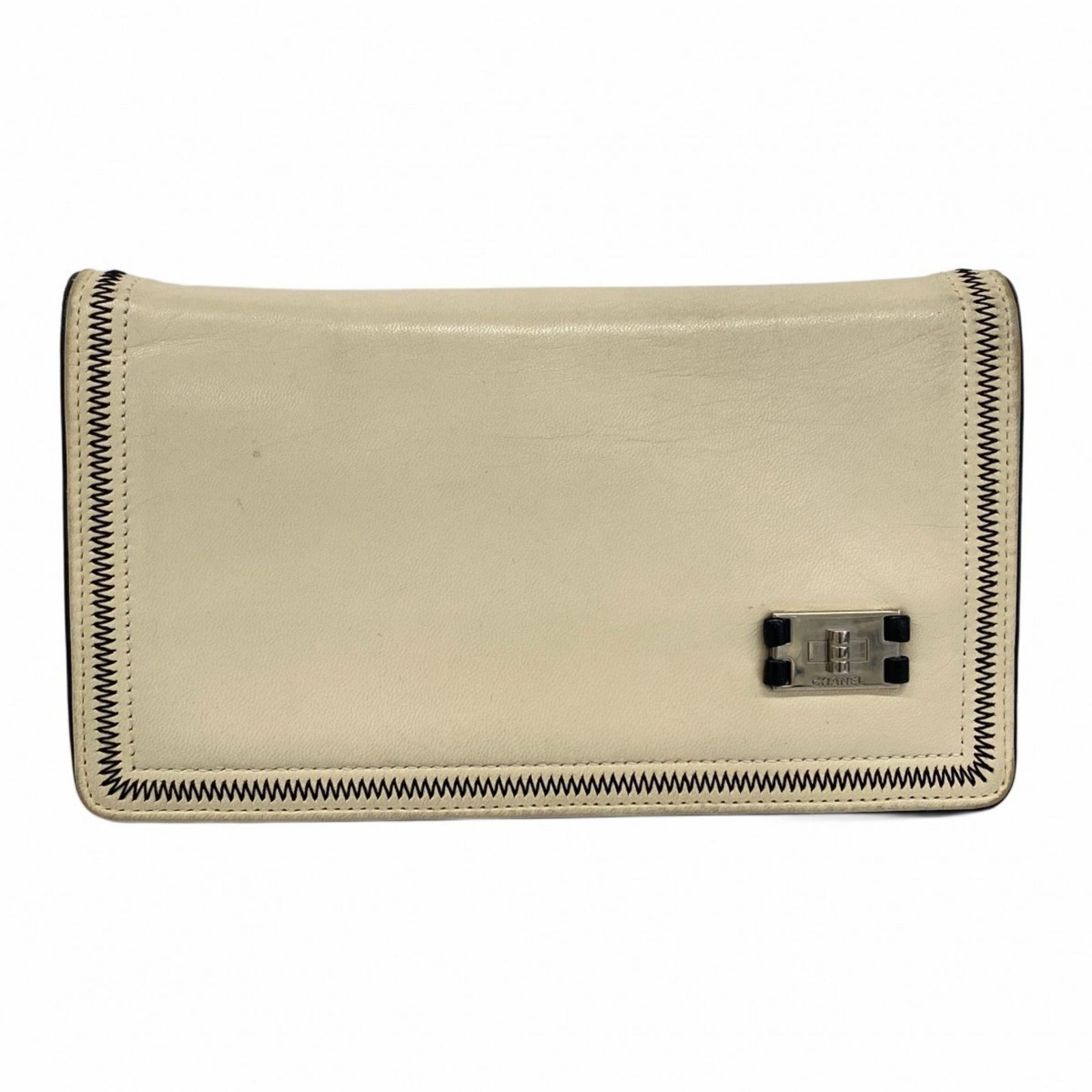 CHANEL ベージュレザー長財布 中古 シャネル(Chanel) シャネル 長財布 2.55 レザー ベージュ ブラック