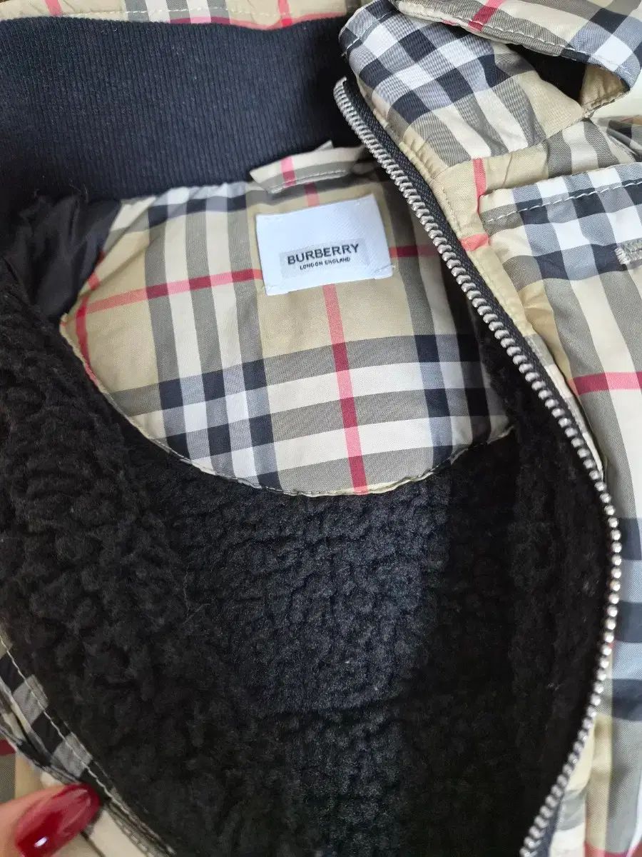 バーバリー ユア WHO フード ダウン アウター 2 y