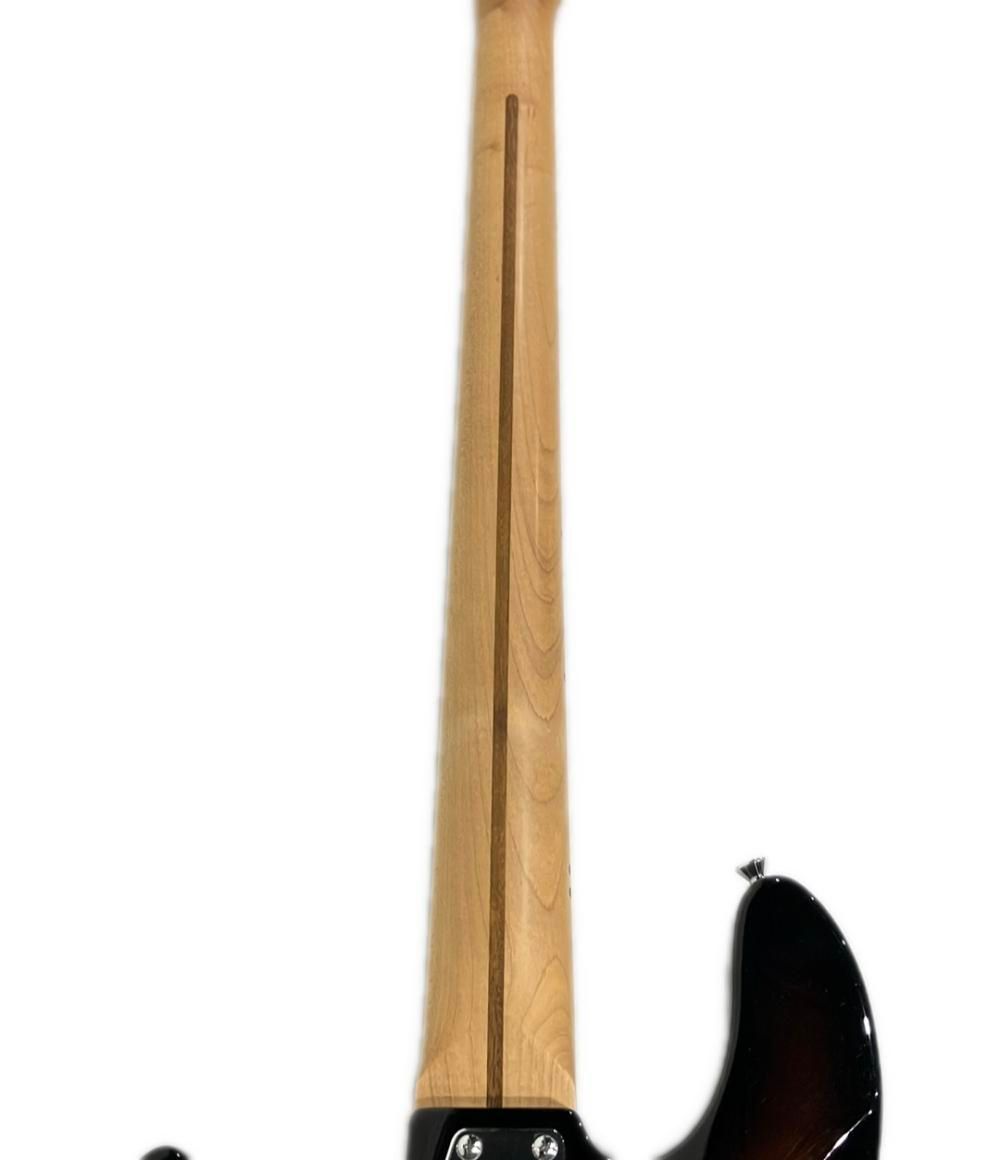 エレキベース E