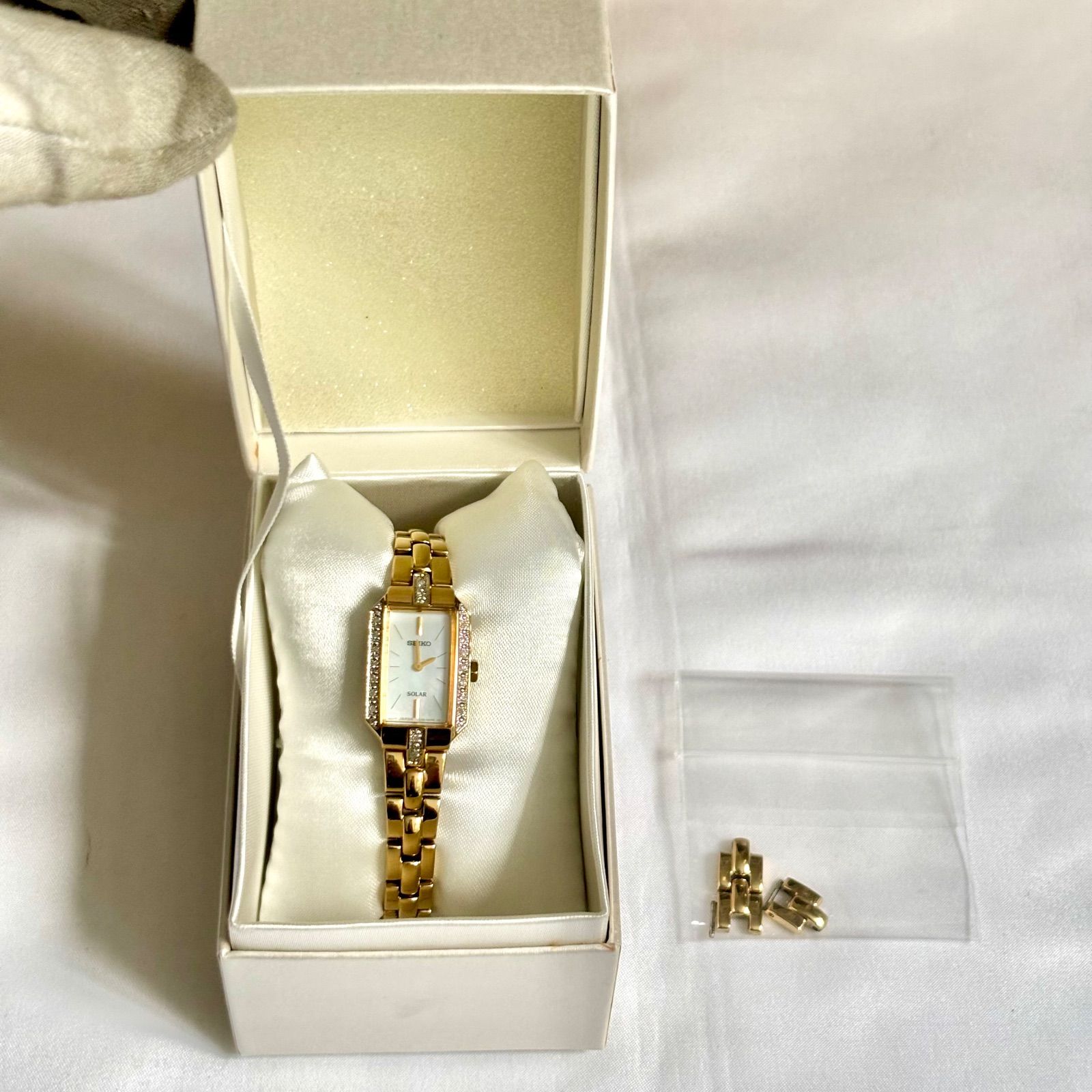  外観 稼働 SEIKO セイコー ソーラー ラインストーン ダイヤ シェル レクタンギュラー レディース 腕時計 ゴールド V 116 0 AF 腕時計(クォーツ) 腕時計(アナログ)