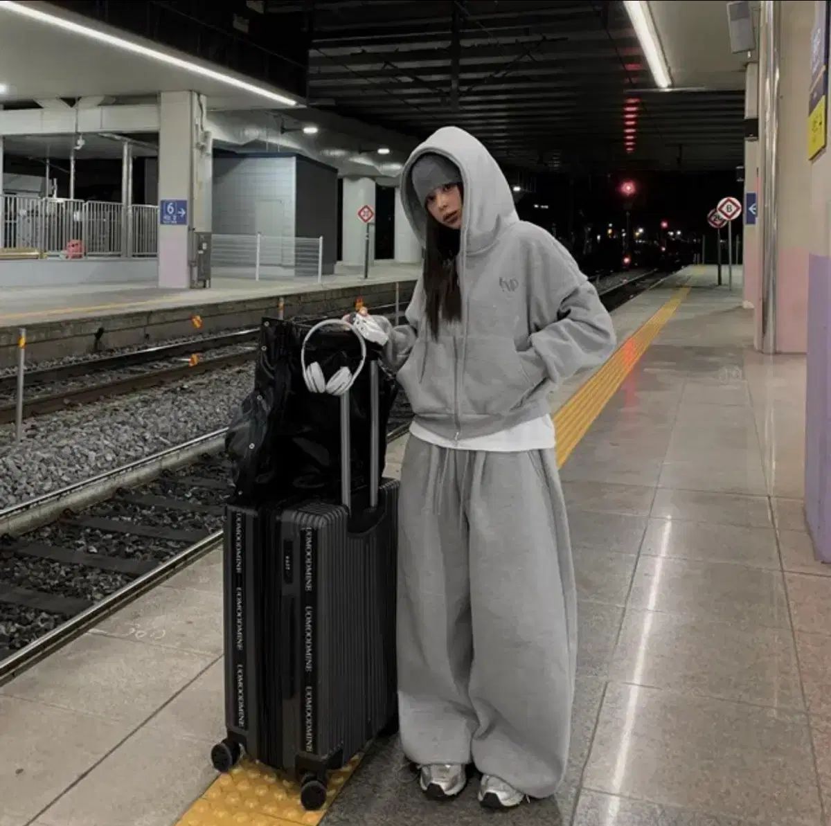 プラダ PRADA ハンド ナイロン ベージュ ツイード織 レザー 三角プレート プラダ PRADA ハンド ナイロン ベージュ ツイード織 レザー 三角